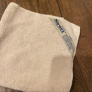 NWOT Norwex Body Cloth with BacLock, Tan